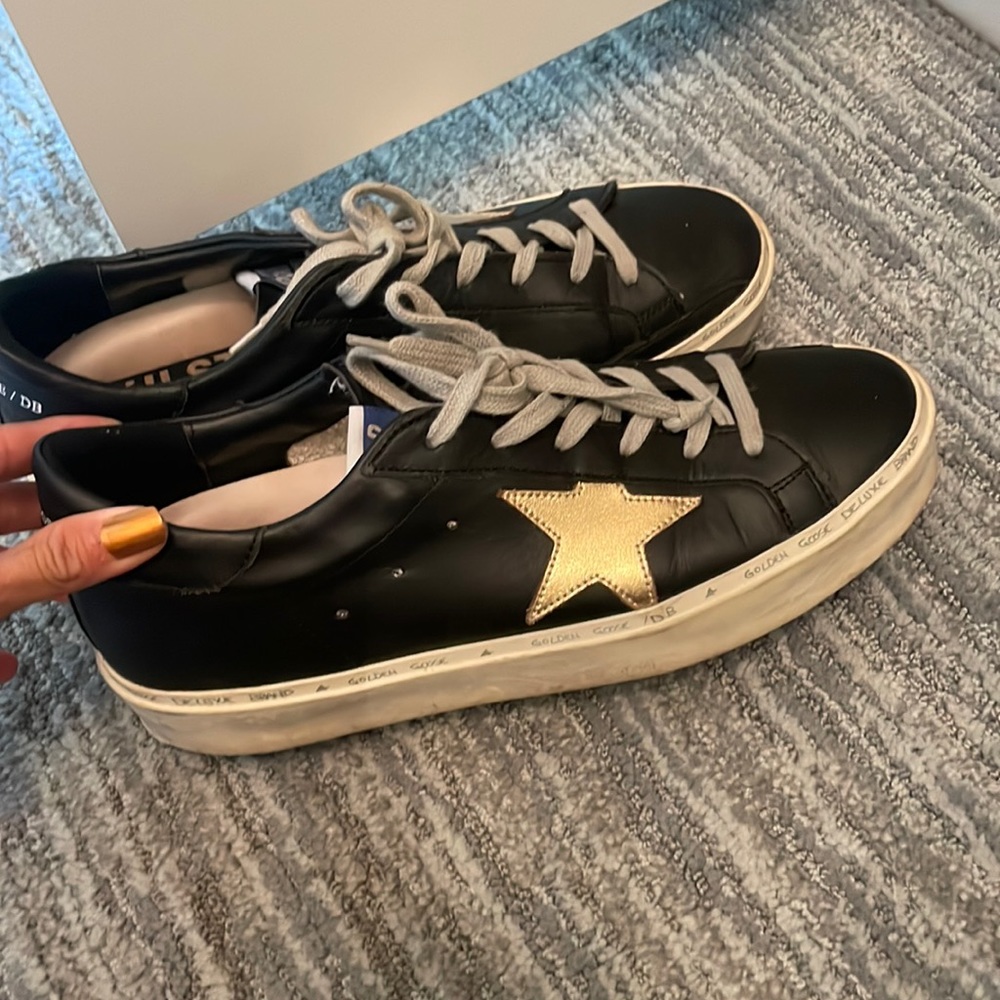Golden Goose size 39 leather sneakers. Great condition!
